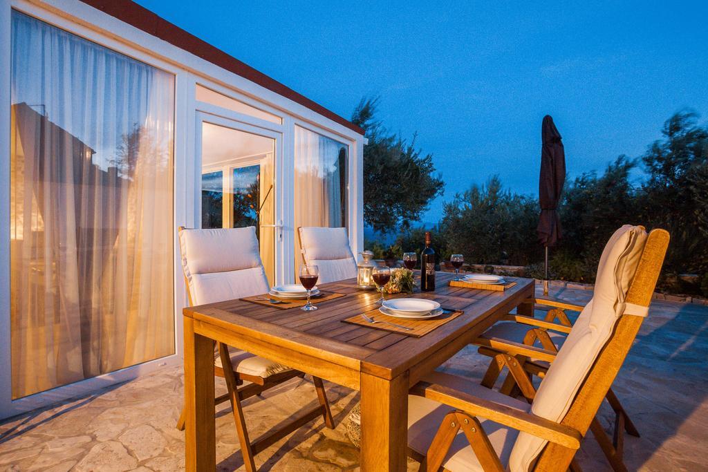 Holiday Home Zlatni San - Private Heated Pool Bol Værelse billede