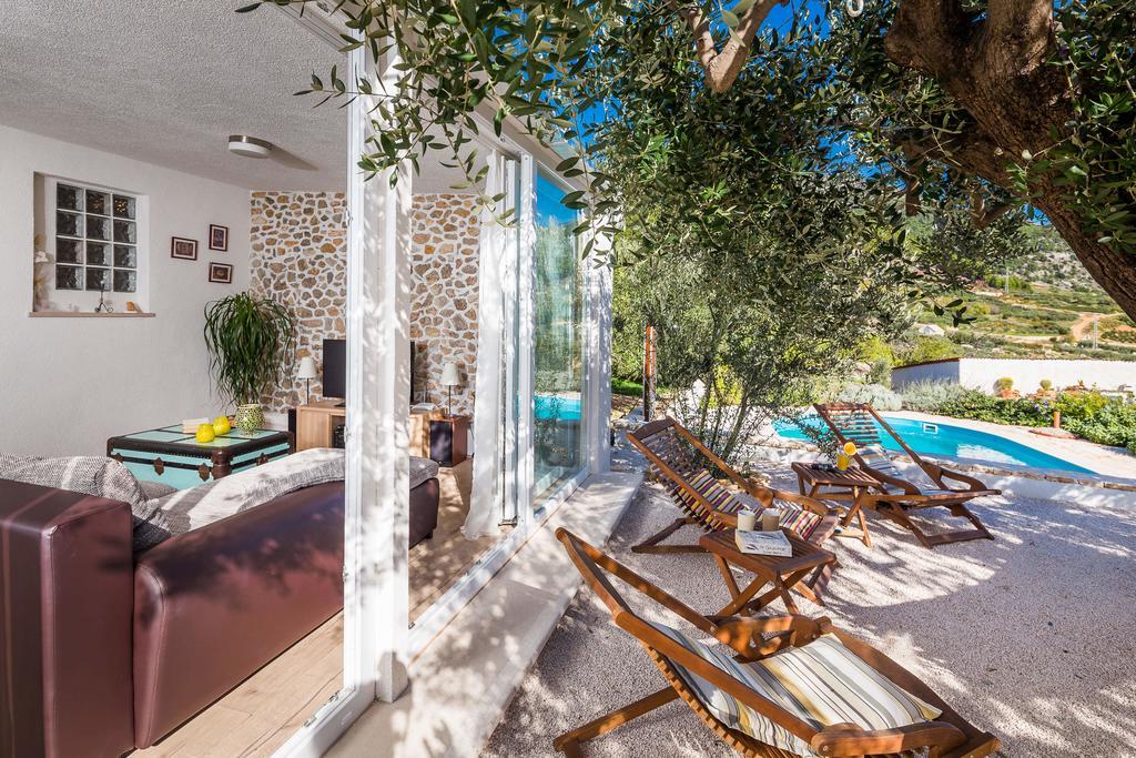 Holiday Home Zlatni San - Private Heated Pool Bol Værelse billede