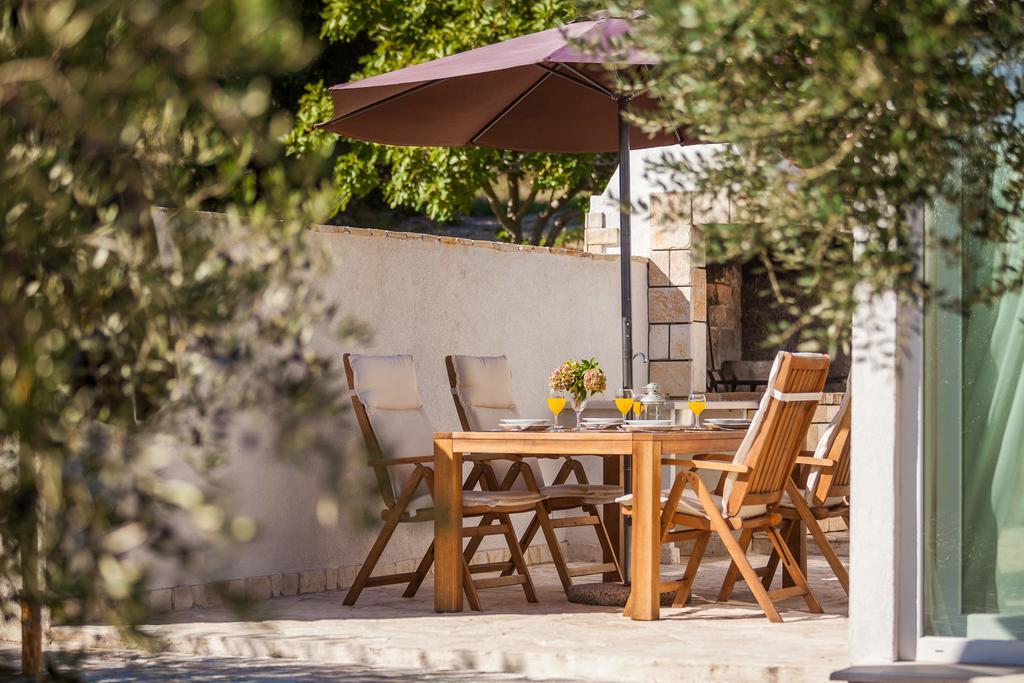 Holiday Home Zlatni San - Private Heated Pool Bol Værelse billede
