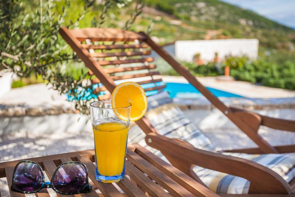 Holiday Home Zlatni San - Private Heated Pool Bol Værelse billede