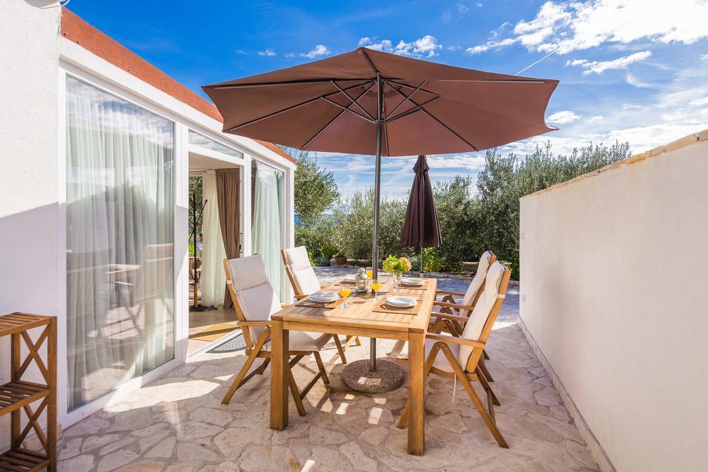 Holiday Home Zlatni San - Private Heated Pool Bol Værelse billede